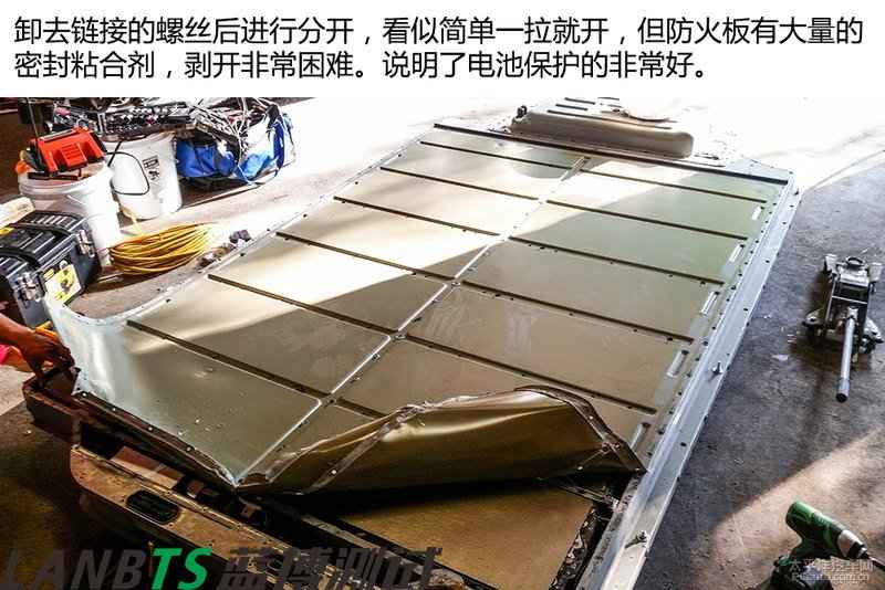 特斯拉電池板拆解:7000多節(jié)18650電池 密密麻麻