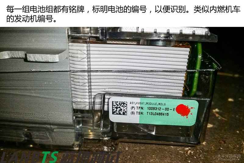 特斯拉電池板拆解:7000多節(jié)18650電池 密密麻麻